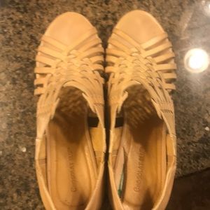 Chocolate Blu wedges